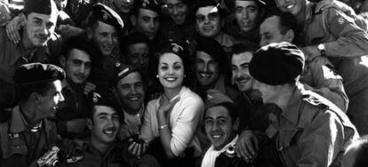Star Carmen Sevilla visits Spanish troops in 1957 during the Ifni War, a historical event that falls under the classified material legislation.
