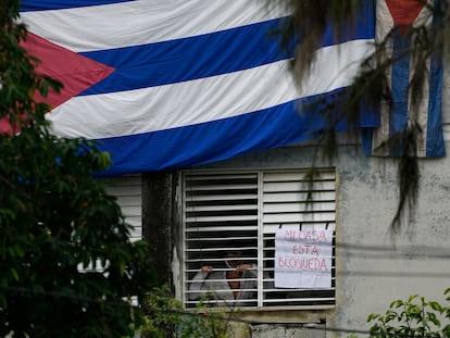 El escritor y dramaturgo Yunior García fue obligado a quedarse en su casa de La Habana después de anunciar que marcharía pacíficamente en noviembre de 2021.