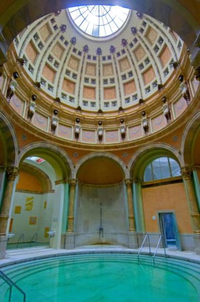 Una de las piscinas del 'spa' Friedrichsbad, en la localidad alemana de Baden-Baden.