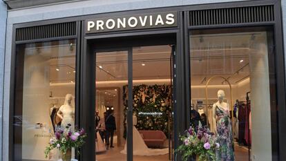 Exterior de una tienda de Pronovias.