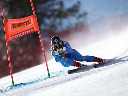 Sofia Goggia desciende en la pasada Copa del Mundo en Cortina d'Ampezzo, donde se disputarán los juegos de 2026.