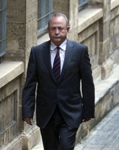 El juez José Castro se marcha de su juzgado el pasado día 18.