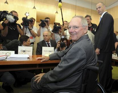 El ministro Sch&auml;uble, ante el Constitucional este martes en Karlsruhe. 