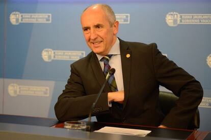 Josu Erkoreka, portavoz del Gobierno vasco, durante su comparecencia este martes en Vitoria.