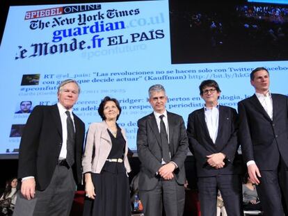 De izquierda a derecha, Bill Keller (&#039;The New York Times&#039;), Sylvie Kauffman (&#039;Le Monde&#039;), Javier Moreno (&#039;El Pa&iacute;s&#039;), Alan Rusbridger (&#039;The Guardian&#039;) y Georg Mascolo (&#039;Der Spiegel&#039;), en un debate sobre las filtraciones en Madrid en 2011.
 