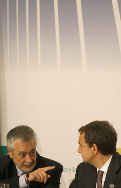 Griñán y Zapatero, ayer en Sevilla.