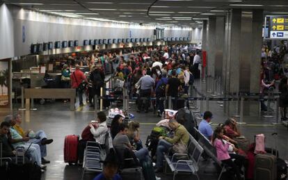 Interior do aeroporto internacional do Rio de Janeiro.