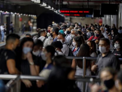 Passageiros na estação da Sé do metrô de São Paulo, uma das mais movimentadas da cidade, na última quarta.