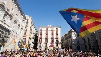 CIENTOS DE ESTUDIANTES CONCENTRAN ANTE EL PALAU DE LA GENERALITAT