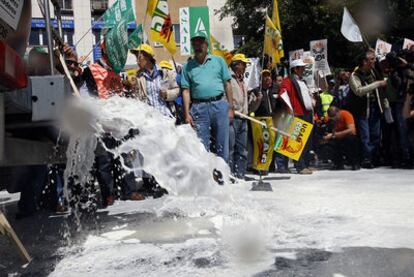 Protesta de ganaderos contra la gran distribución, el pasado mayo en Madrid.