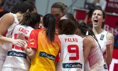 Alba Torrens celebra junto a sus compañeras el pase a la final