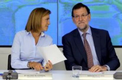 El presidente del Gobierno y del PP, Mariano Rajoy y la secretaria general de los populares, Mar&iacute;a Dolores de Cospedal. 