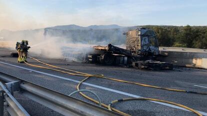 El camión accidentado en Capmany.