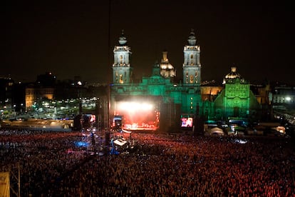 El Zócalo de Ciudad de México durante el concierto gratuito de Shakira, en mayo de 2007. 