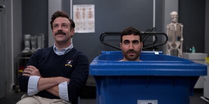 Jason Sudeikis y Brett Goldstein, en la primera temporada de 'Ted Lasso'.