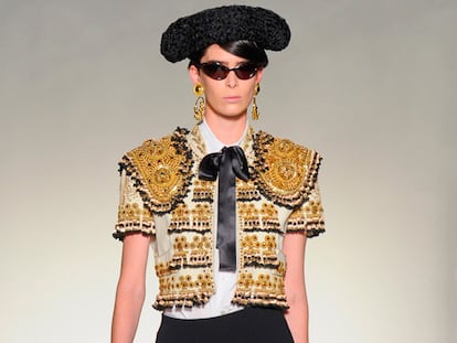 Moschino primavera-verano 2012