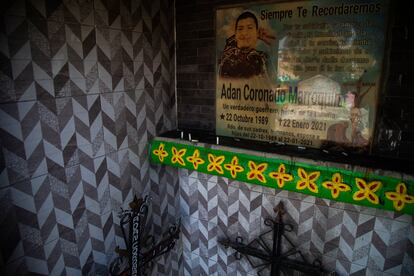 La tumba donde yacen los restos de Adán Coronado Marroquín.