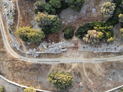 Vista aérea del sector intervenido en el yacimiento de Son Catlar, con indicación de los elementos citados en el texto.