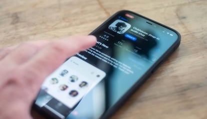 Clubhouse en un móvil con iOS.