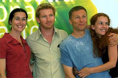 El director macedonio Milcho Manchevski, con Anne Bronchet (izquierda), David Wenham (segundo por la izquierda) y Nikolina Kujaca, en Venecia.