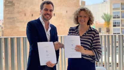 El portavoz de Vox en Torrent, Guillermo Alonso, junto a la alcaldesa de Torrent, Amparo Folgado.