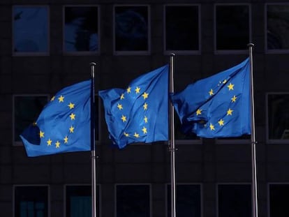 Banderas de la UE ante la sede de la Comisión Europea, en Bruselas.