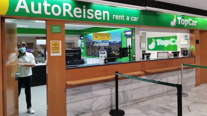 Mostrador de la empresa de 'rent a car' AutoReisen en el aeropuerto de Lanzarote.