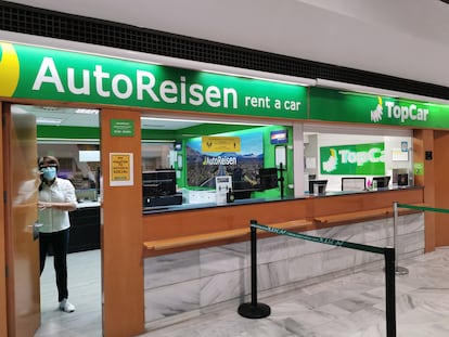 Mostrador de la empresa de 'rent a car' AutoReisen en el aeropuerto de Lanzarote.