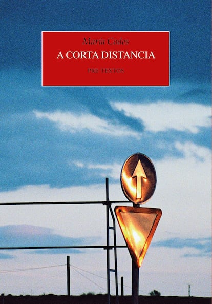 Portada de 'A corta distancia', de María Codes.