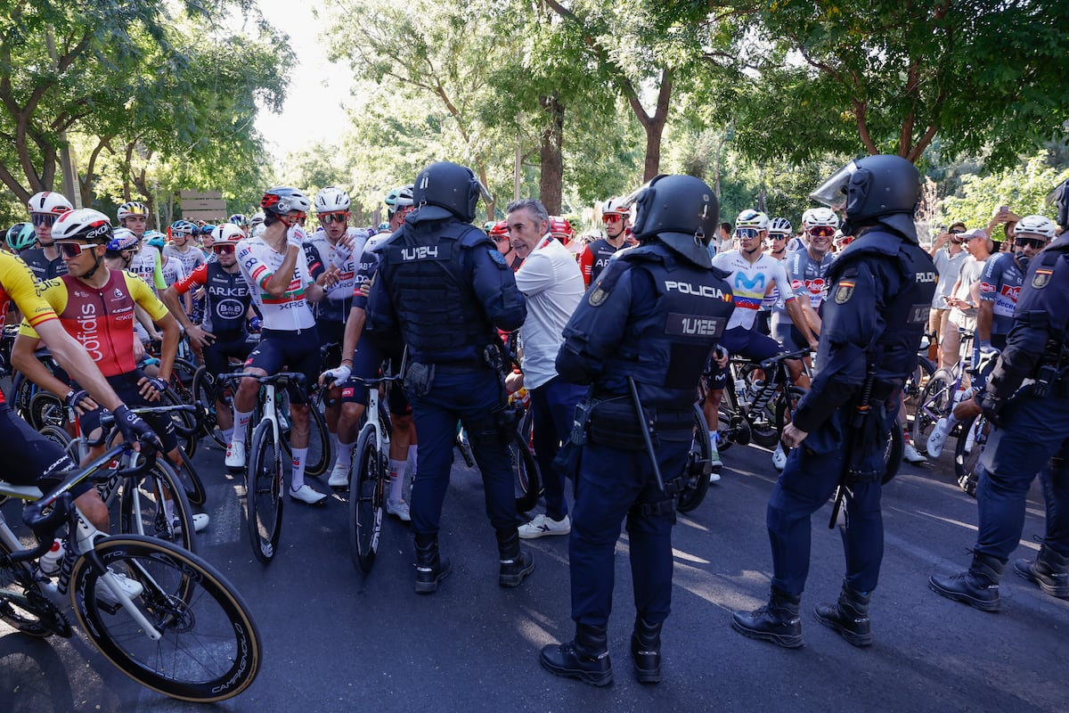 Sindicatos policiales y asociaciones de guardias civiles cargan contra Sánchez por apoyar las protestas en La Vuelta
