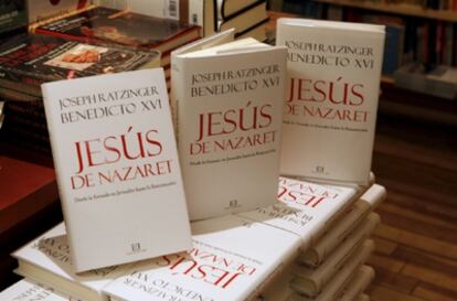 La segunda parte del libro de Benedicto XVI 'Jesús de Nazaret', que va desde la entrada en Jerusalén hasta la Resurrección, tiene 396 páginas, consta de un prólogo del papa y está dividido en nueve capítulos
