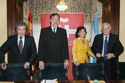 De izquierda a derecha, César Antonio Molina, Rafael Bielsa, Carmen Calvo y Víctor García de la Concha.