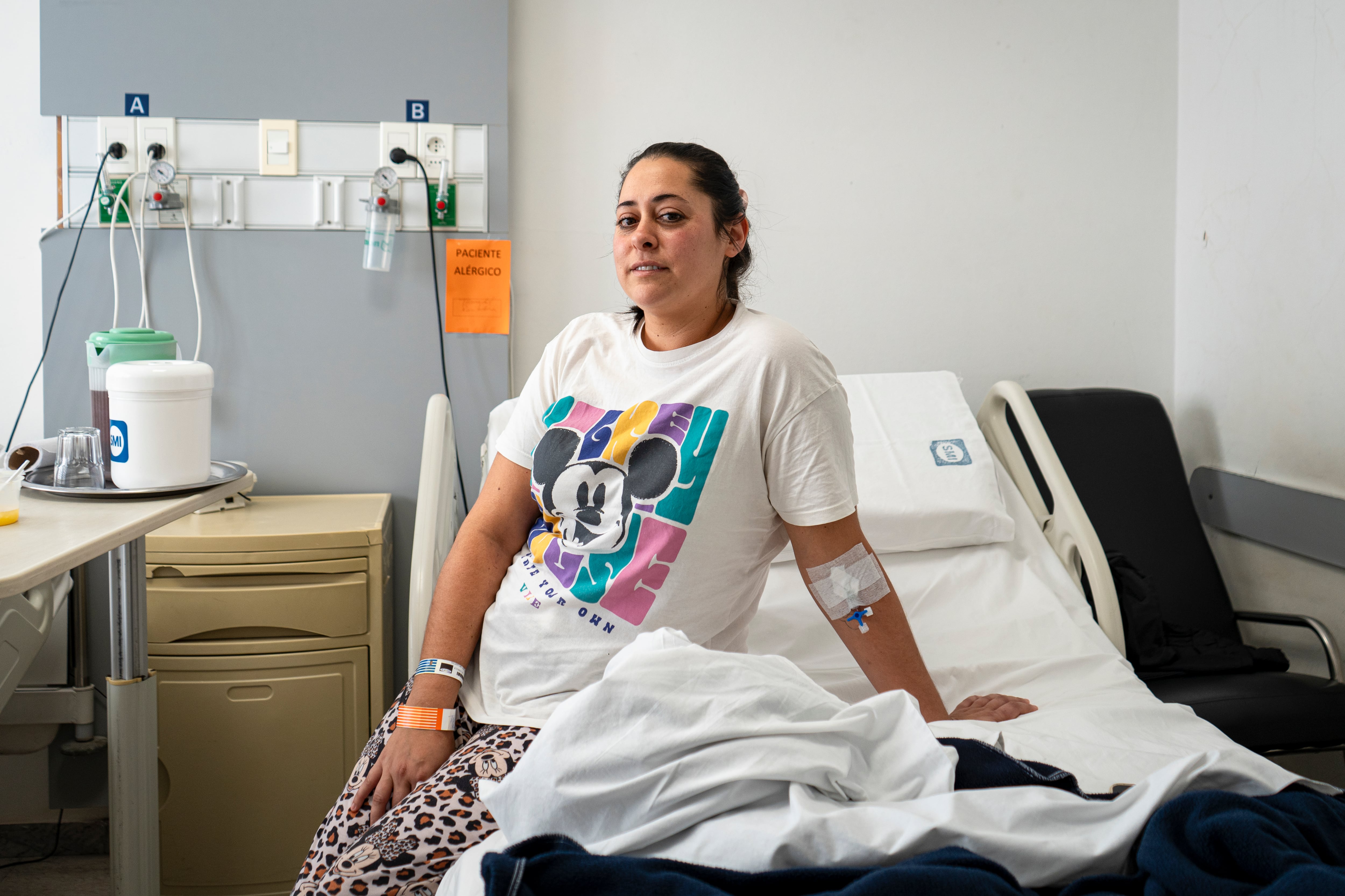 Valentina Hortoneada en la sala del Sanatorio post operación de endometriosis, el 30 de abril.