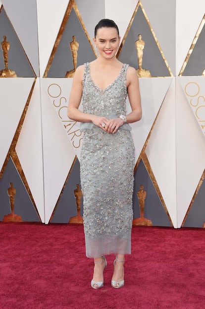 Daisy Ridley, protagonista de la última de Star Wars, perfecta con un vestido de Chanel.