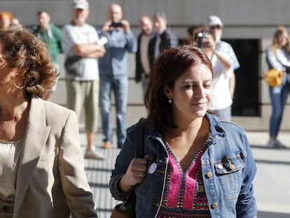 Las negociadoras del PSOE, María Jesús Montero, Carmen Calvo y Adriana Lastra.