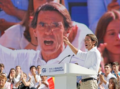 El expresidente del Gobierno, José María Aznar, durante su intervención en el mitin del PP celebrado en Madrid.