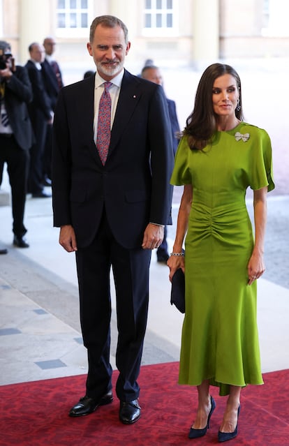 Los reyes Felipe y Letizia a su llegada al palacio de Buckingham este viernes.