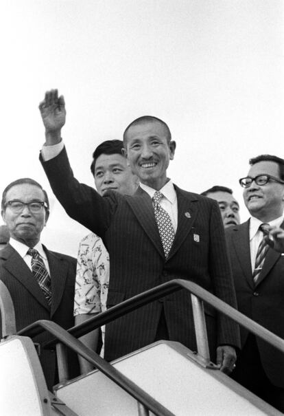 El exteniente japonés Hiroo Onoda regresa a casa, en el aeropuerto internacional de Tokio, después de vivir durante unos 30 años en las selvas de Filipinas, marzo de 1974.