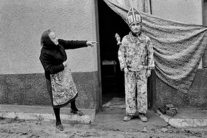  'El diablo de San Blas'. Almonaciddel Marquesado (Cuenca), 1979.