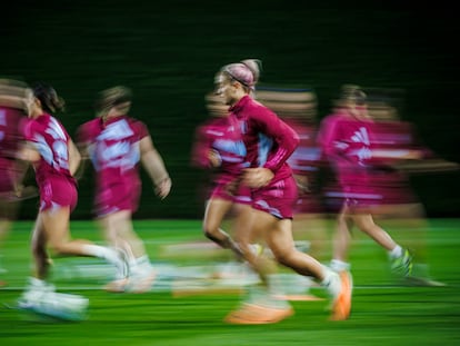 Las jugadoras de la selección española, durante un entrenamiento en la Universidad de Massey en Palmerston North.