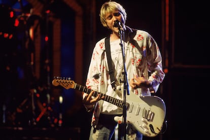 Kurt Cobain aseguró que había tenido problemas para ser un niño normal cuando iba al colegio. "No tenía amigos. Así que me junte con las chicas. Creo que mis compañeros de clase me miraba como si fuese a matarles con una pistola en cualquier momento".