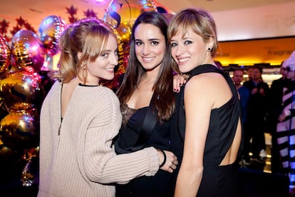 Las actrices Ángela Cremonte, Alicia Sanz y Marta Larralde disfrutando de la fiesta.