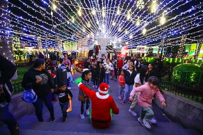 Adornos navideños en Huimilpan, Querétaro (México). El 2 de diciembre 2024.