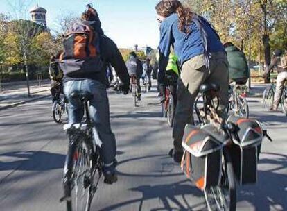 Marcha ciclista para exigir más carril-bici en la capital.