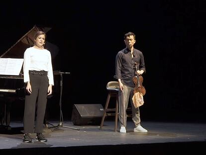 Ensayo de 'Yo soy el que soy', con el pianista Gaby Goldman, la actriz Verónica Roldán y el violinista Aaron Lee.