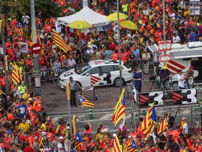 Unitats de TV3 al passeig de Gràcia en la manifestació de la Diada.