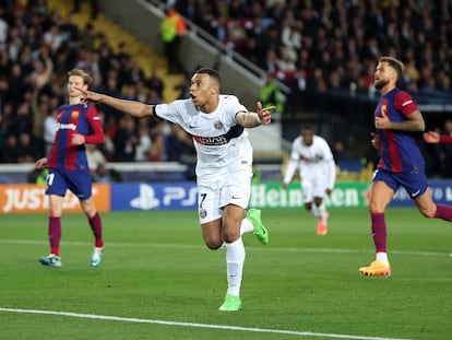 Mbappé celebra uno de sus dos goles contra el Barcelona este martes en el Estadio Olímpico Lluís Companys.