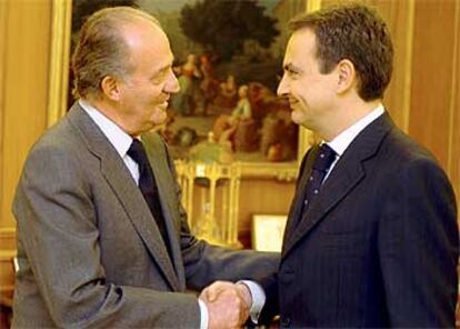 Don Juan Carlos y el líder socialista, en el Palacio de la Zarzuela.