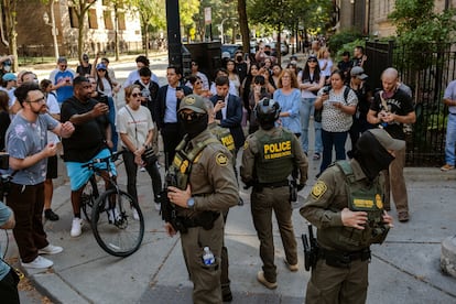 Agentes federales en una calle de Chicago, Illinois