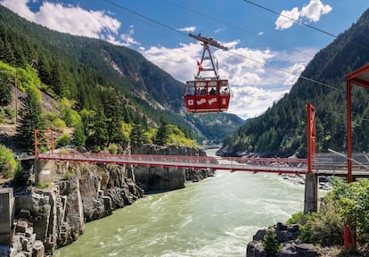 Puente sobre el río Fraser, en el cañón del Fraser (Columbia Británica, Canadá)